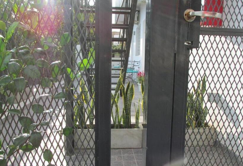 هاستل Faro Del Parque