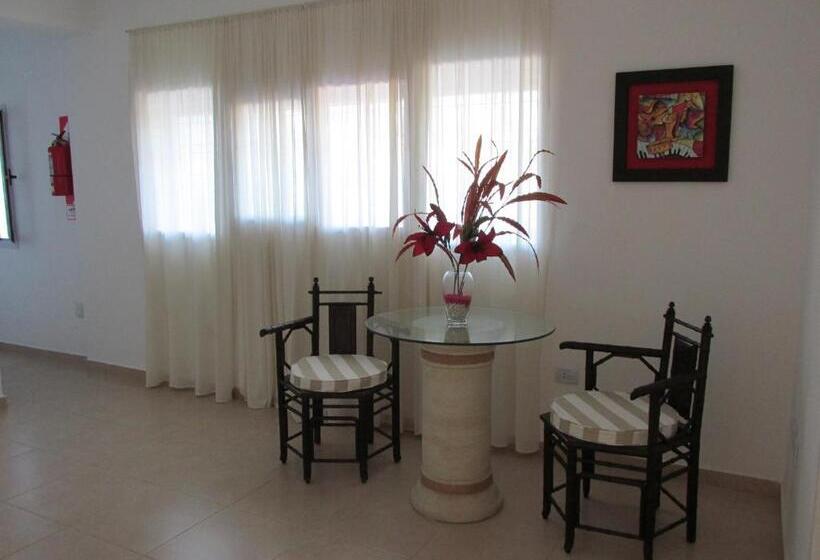 هاستل Faro Del Parque