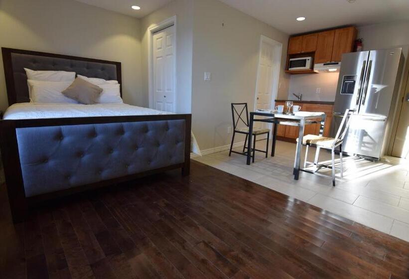 فندق صغير The Lion Inn & Suites