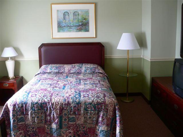 פנסיון Brookside House Lodging