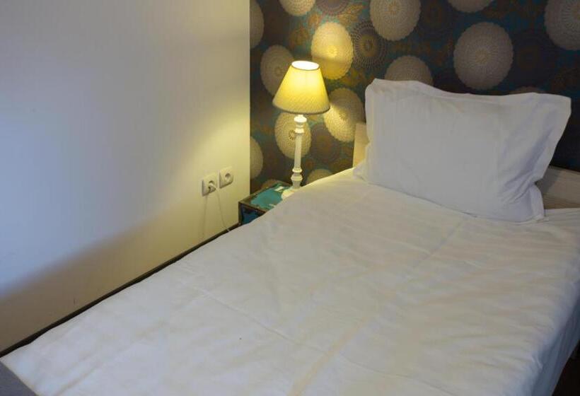 بنسيون Castelul Stirbey