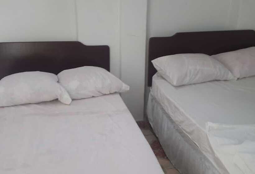 پانسیون Julian Guest House