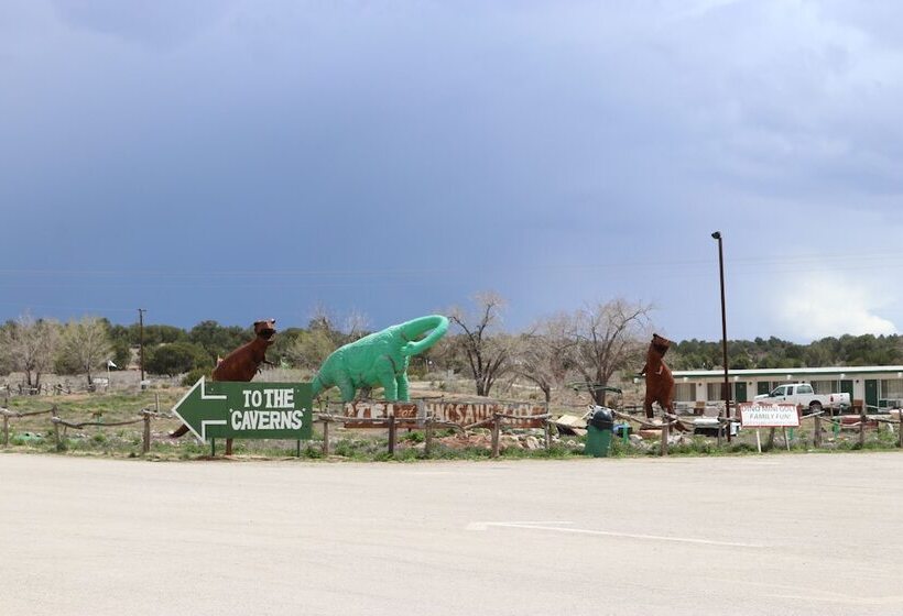 הוסטל Grand Canyon Caverns Inn
