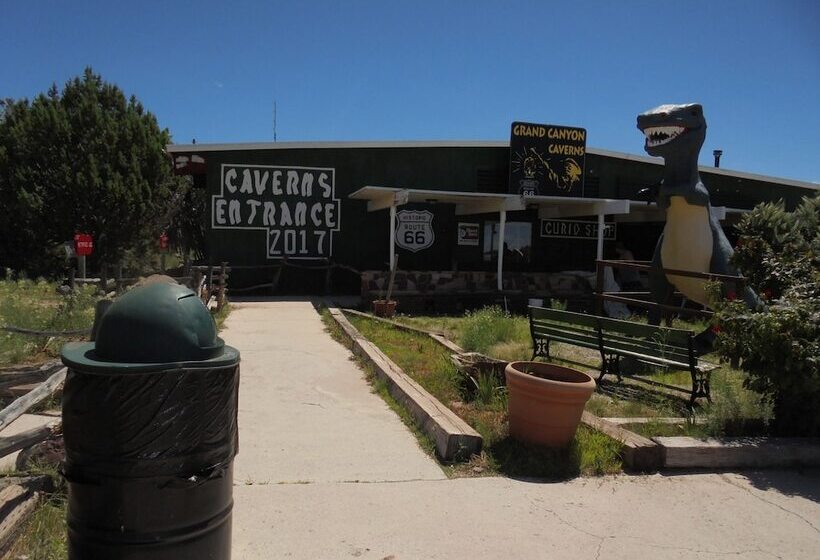 הוסטל Grand Canyon Caverns Inn