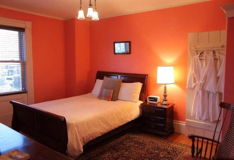 Общежитие Stepping Stone Inn