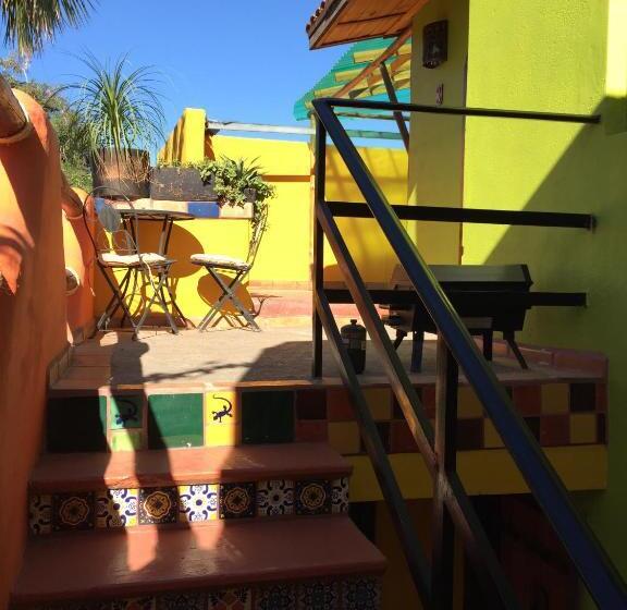 پانسیون Leo's Baja Oasis