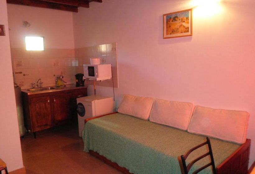 فندق صغير Y Cabañas Las Marías