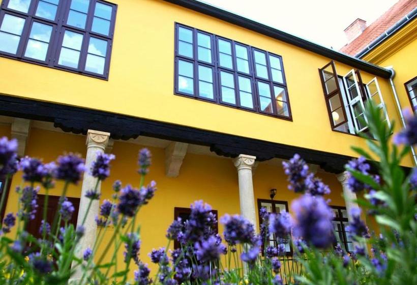 بنسيون Ciszterci Szállás Pécs