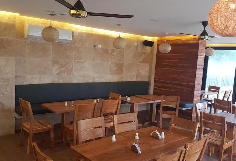 هتل Camino Palmero Coveñas