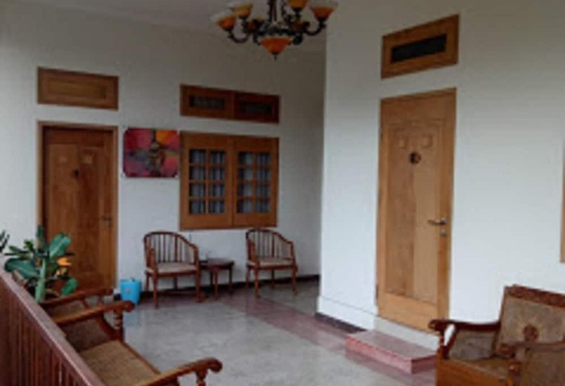 پانسیون Helena Guest House