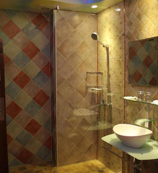 تختخواب و صبحانه Hi Young Castle