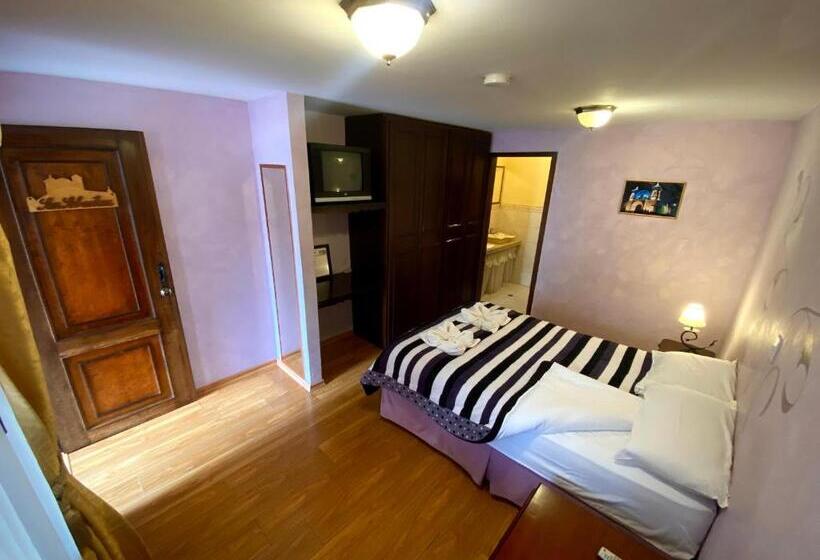 پانسیون Latacunga Hostel