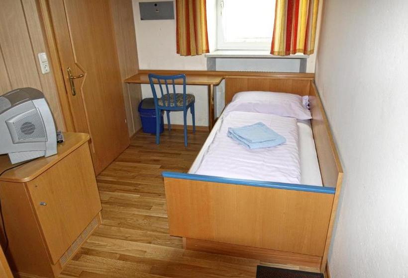 بنسيون Stiftsgasthof Hochburg