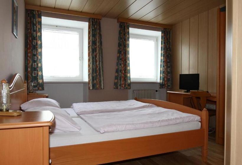 بنسيون Stiftsgasthof Hochburg