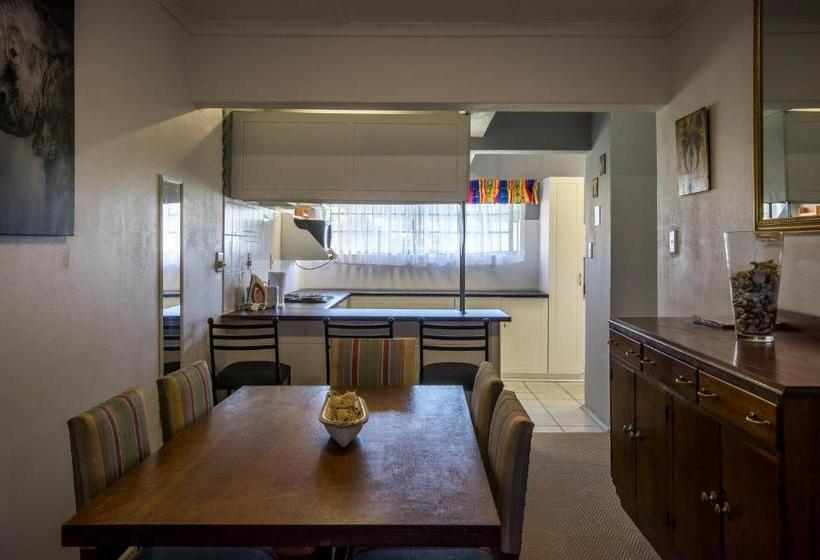 Пансион Khaya La Manzi Guest Lodge