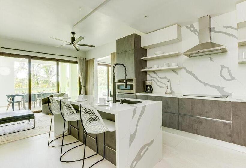 אתר נופש The Villas At Cocoplum