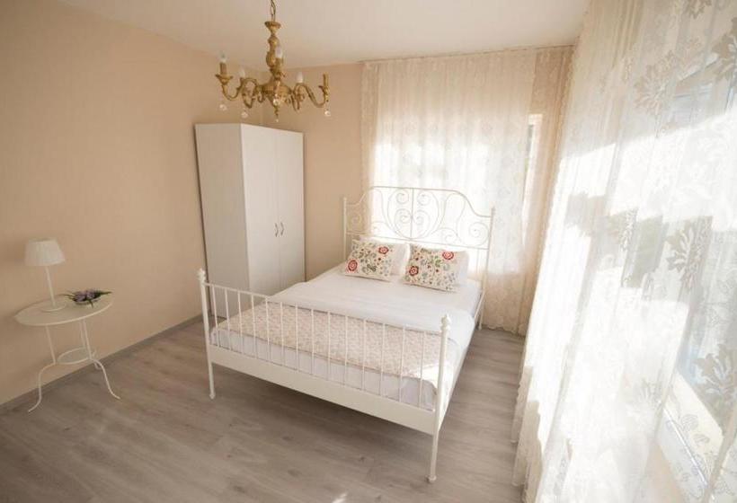 Büyükada Apart Hotel   Karadağ Apart