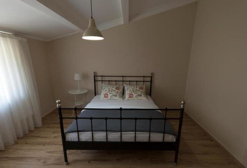 Büyükada Apart Hotel   Karadağ Apart