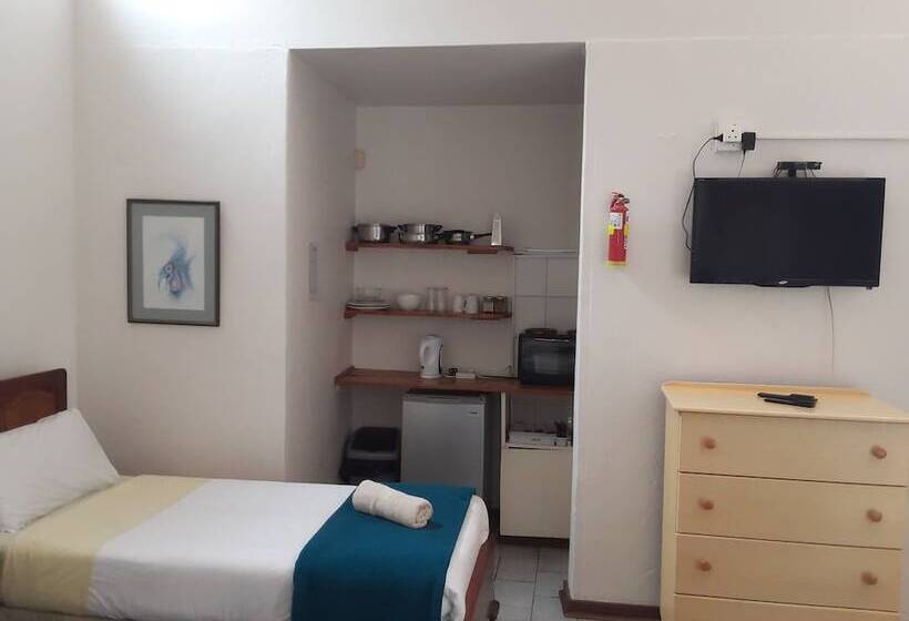 פנסיון Boer And Brit Self Catering Guest House