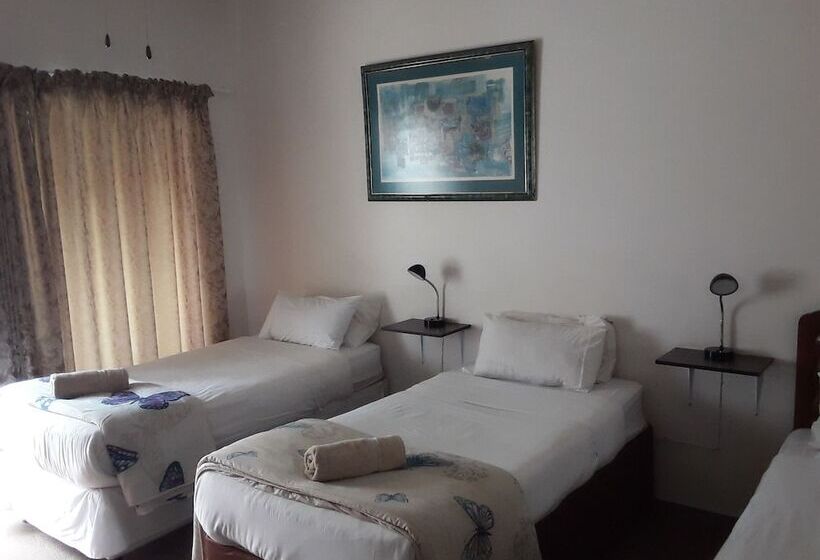 פנסיון Boer And Brit Self Catering Guest House