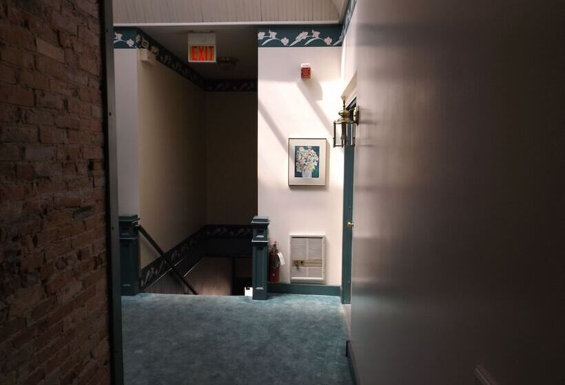 Общежитие Hermanns European Inn