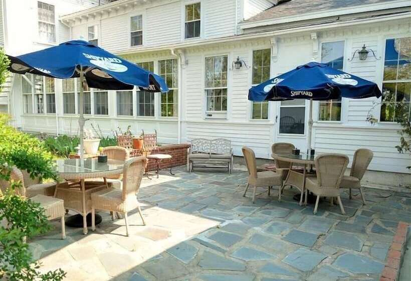 Общежитие Homeport Inn And Tavern