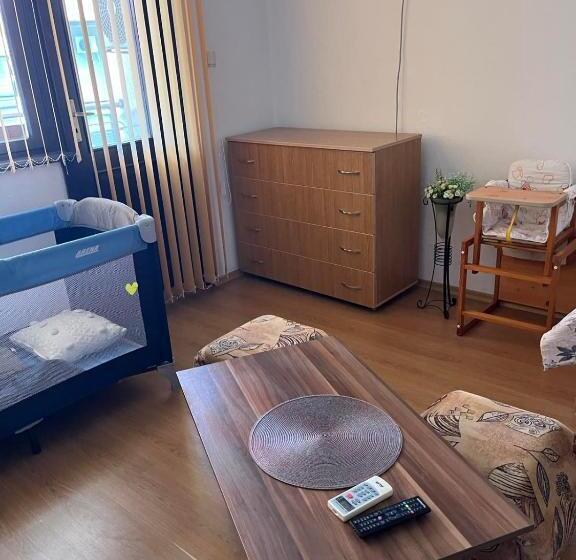 پانسیون Mavrova Guest House