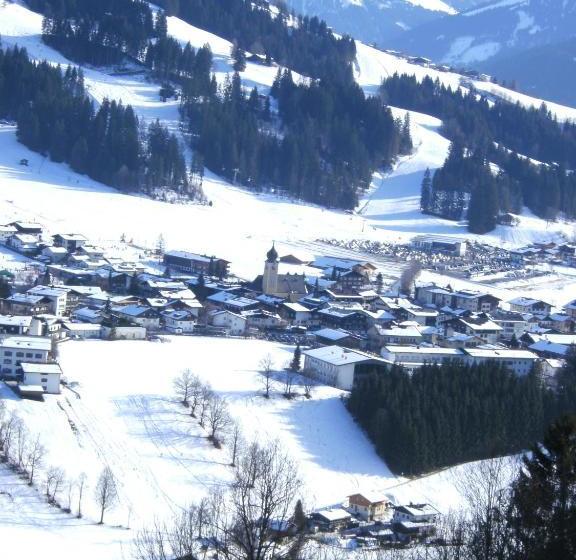 펜션 Hirzingerhof