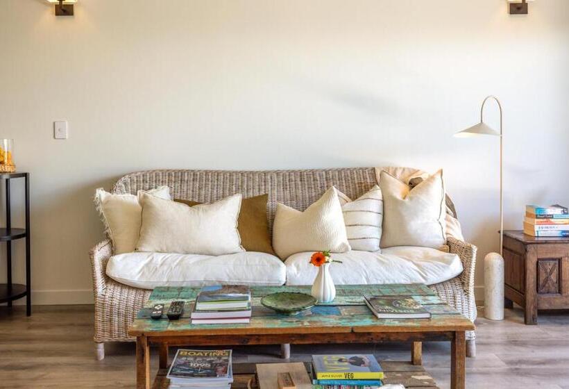 膳宿费 The Moorings Studio Apartments