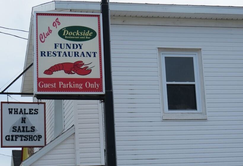 هاستل Dockside Suites