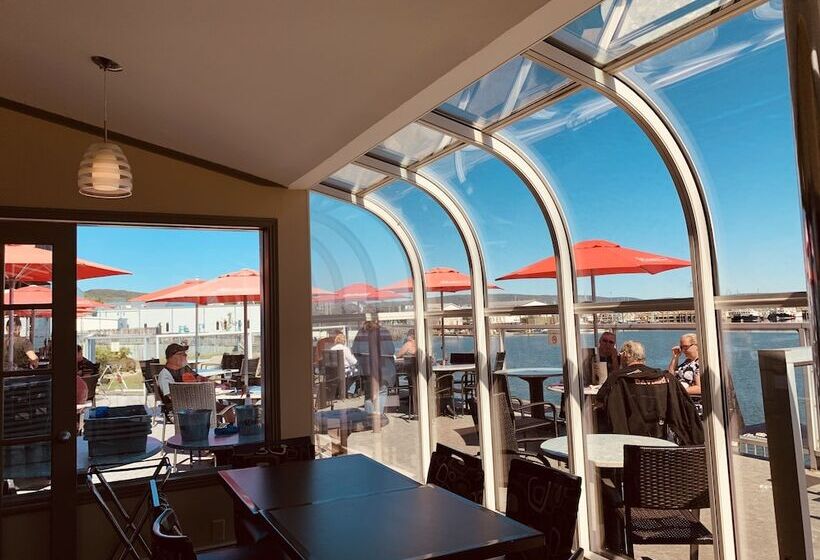 هاستل Dockside Suites