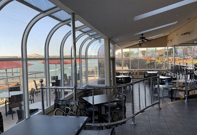 هاستل Dockside Suites