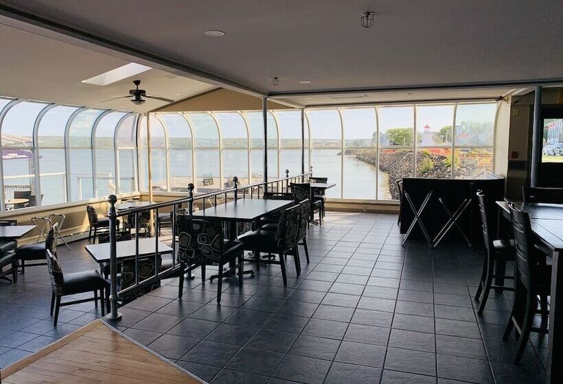 هاستل Dockside Suites