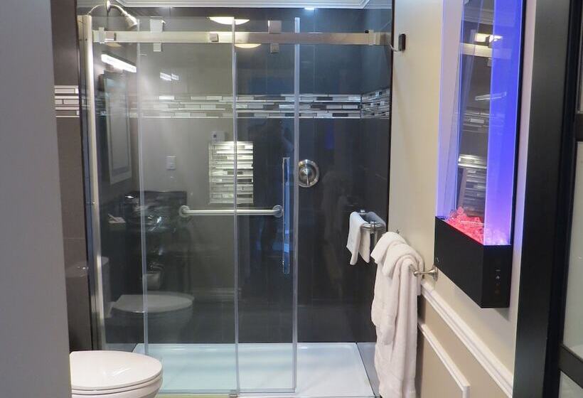 هاستل Dockside Suites