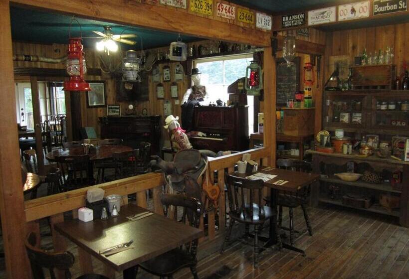 הוסטל Old Towne Inne Chuckwagon Bar & Grill