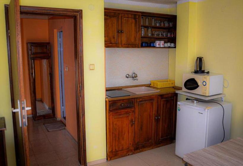 پانسیون Edelvais Guest House
