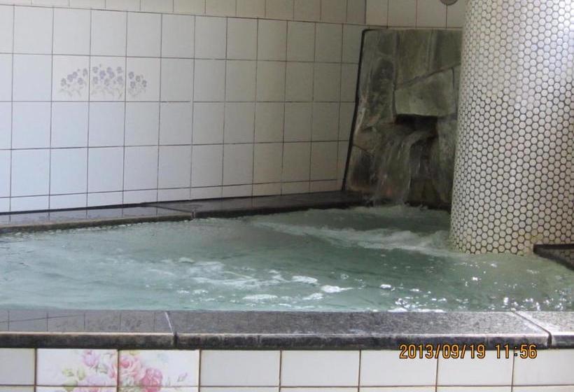 פנסיון Takaraya