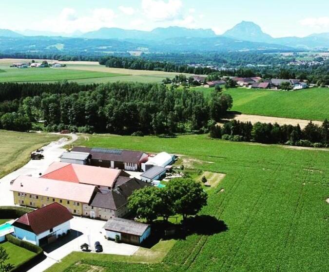 ホテル Vogelhubergut   Familie Scherleithner