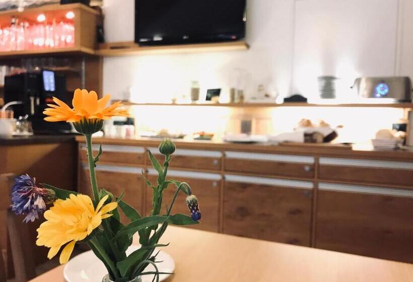 ホテル Vogelhubergut   Familie Scherleithner