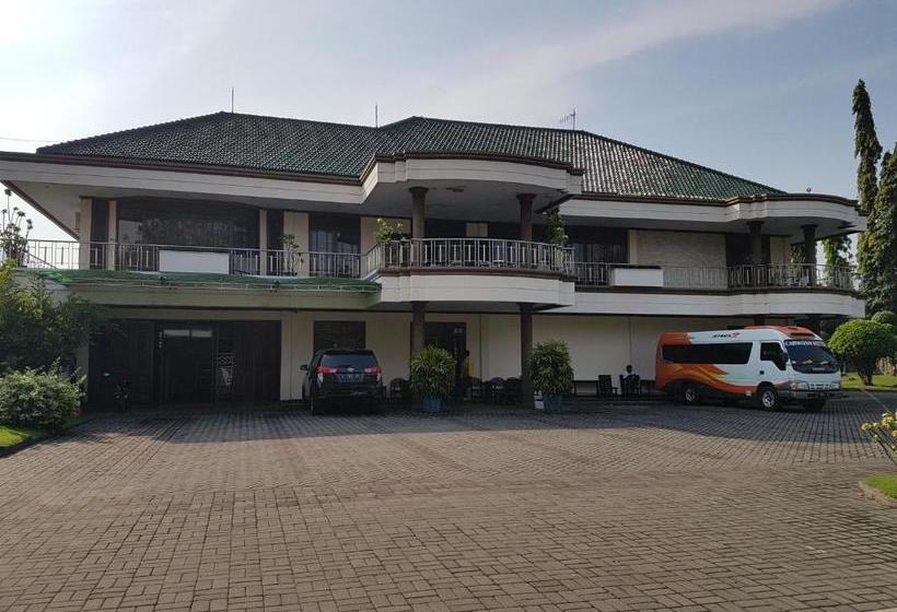 פנסיון Cempaka Mas