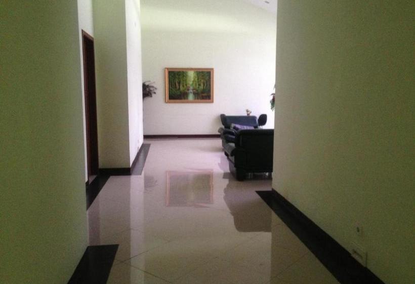 פנסיון Cempaka Mas