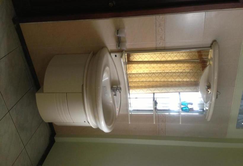 פנסיון Cempaka Mas