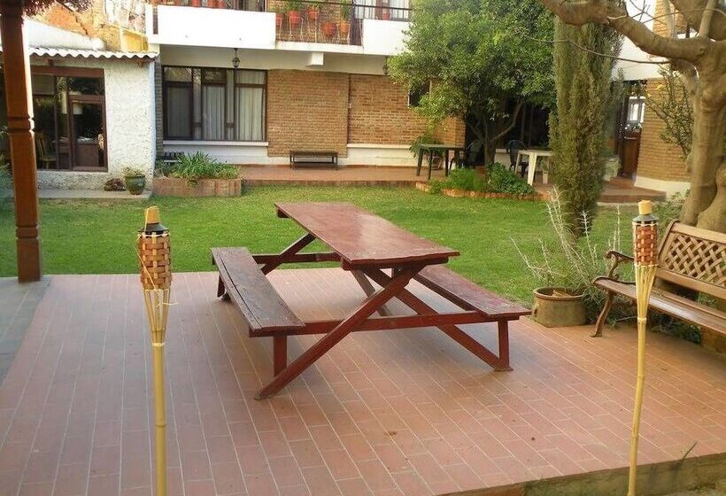 پانسیون El Jardin Suites And Guest House