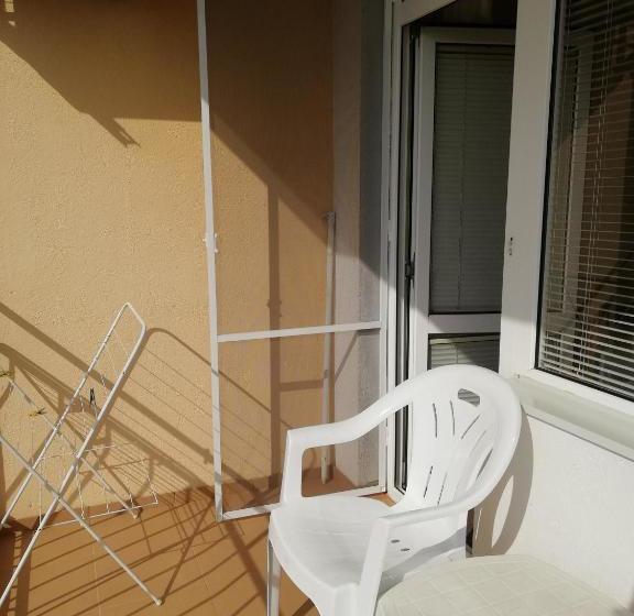ペンション Kazlarov Guest House