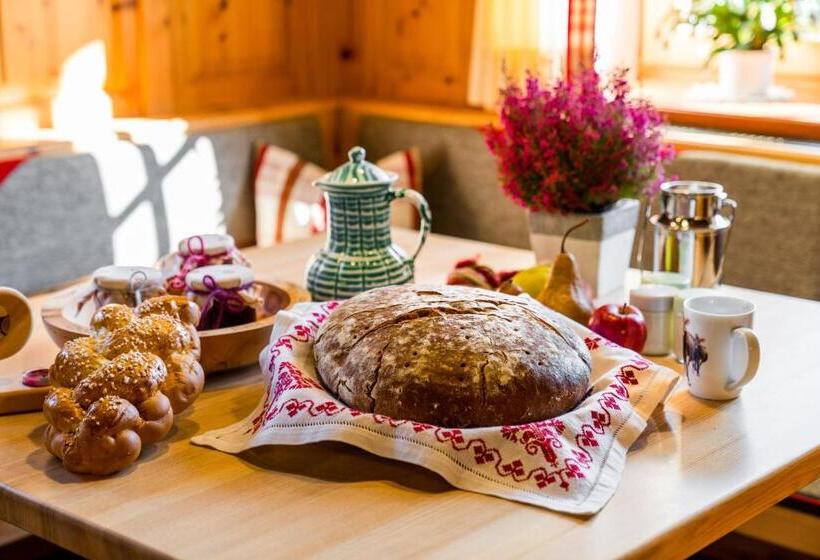 Отель Linharterhof