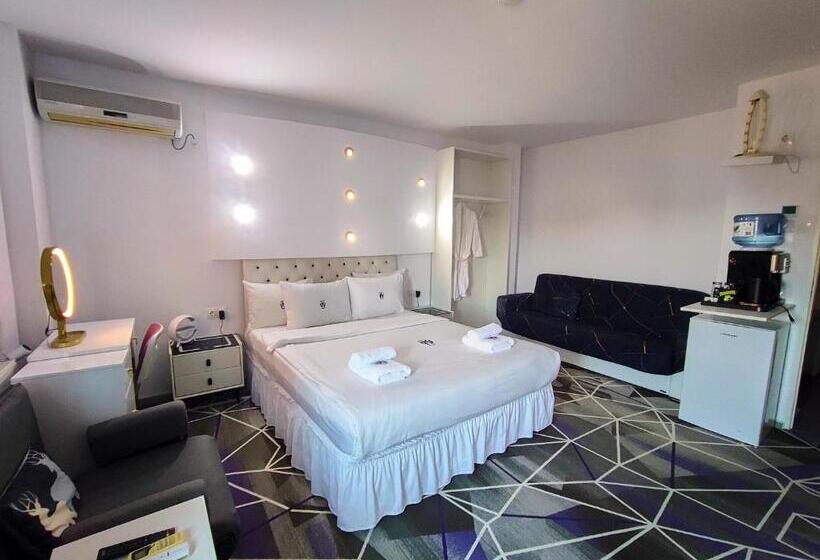 פנסיון Amethyst House