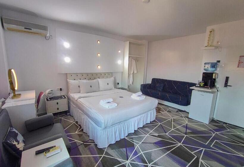פנסיון Amethyst House