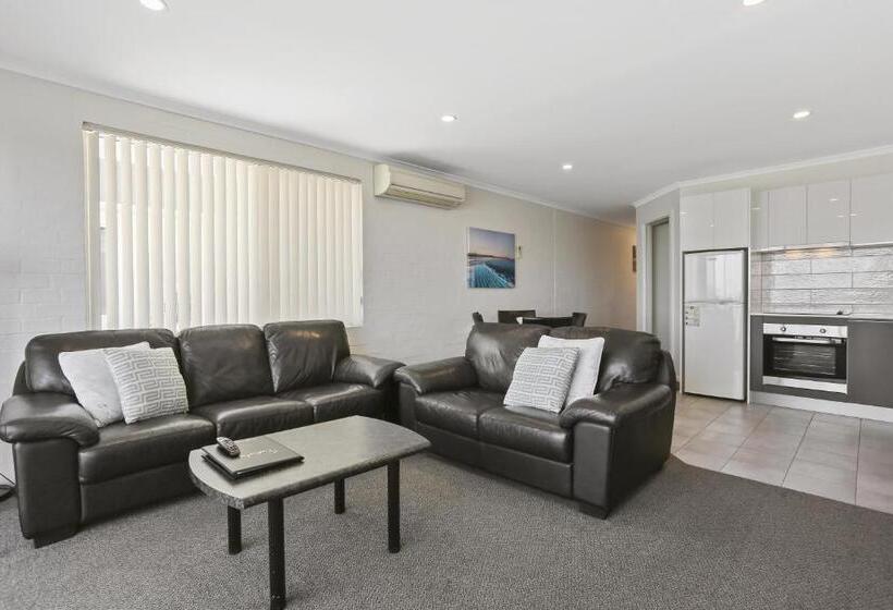 Crown Apartments