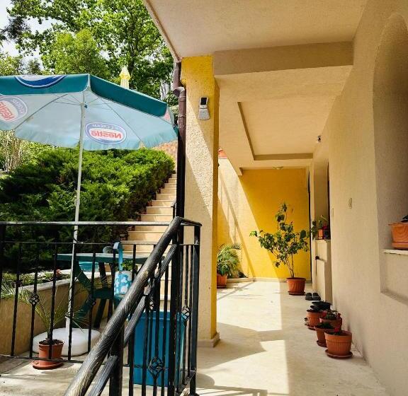 پانسیون Villa Mari Guest Rooms