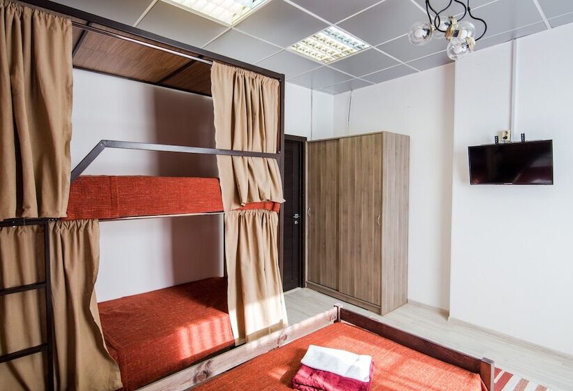 בית מלון כפרי Artist Hostel On Kazansky